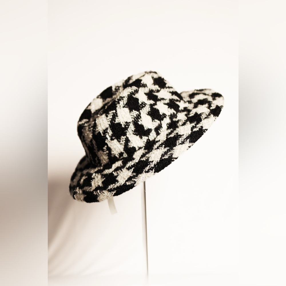 NWT CHANEL 19k Houndstooth Wool White Black Hat
